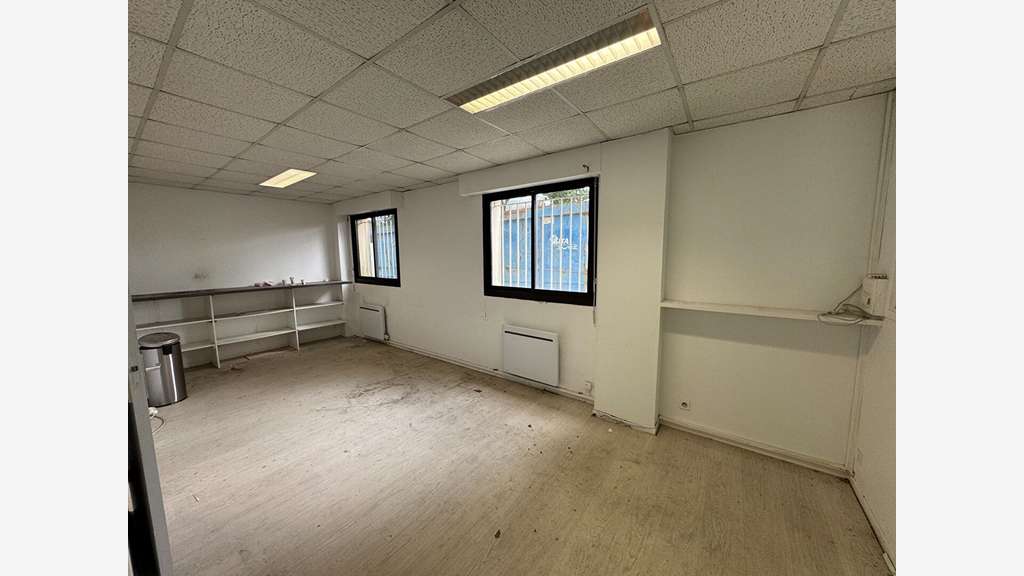 A louer bâtiment d'activité de 480m² Ouest Nantes