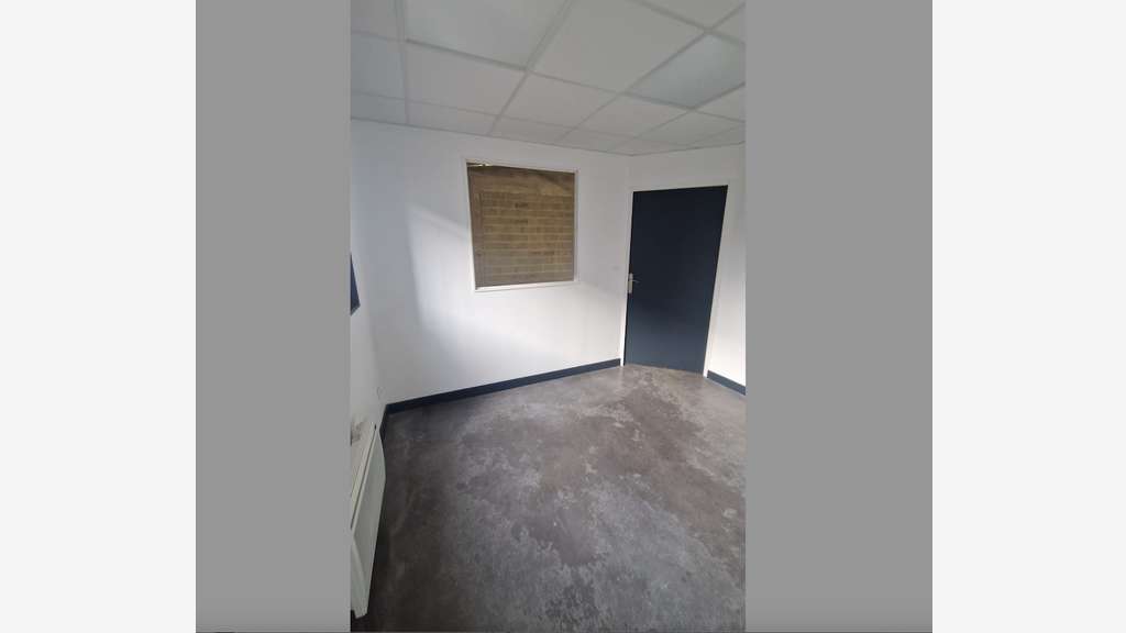 A louer local d'activité neuf, 94m² Ouest Nantes