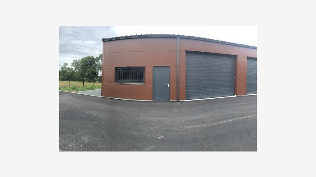 A louer local d'activité neuf, 94m² Ouest Nantes