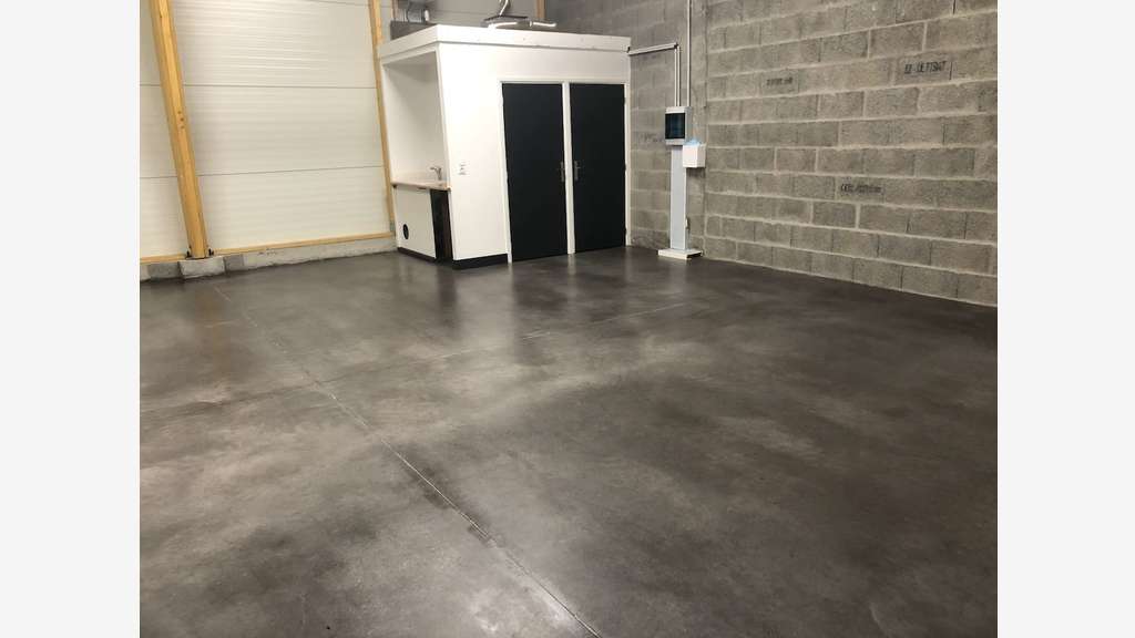 A louer local d'activité neuf, 94m² Ouest Nantes