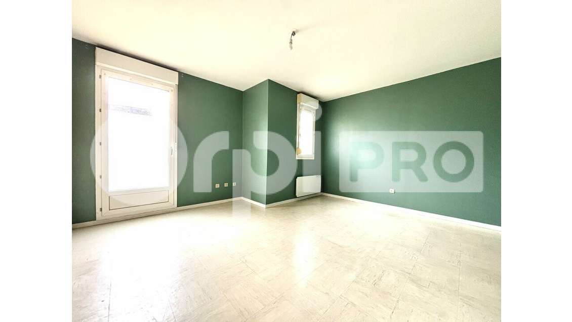 Location local professionnel 30m² à Savignies