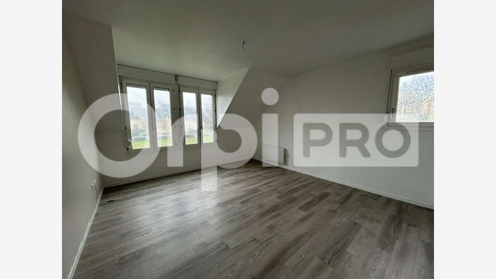 Location local professionnel de 68m² à Savignies