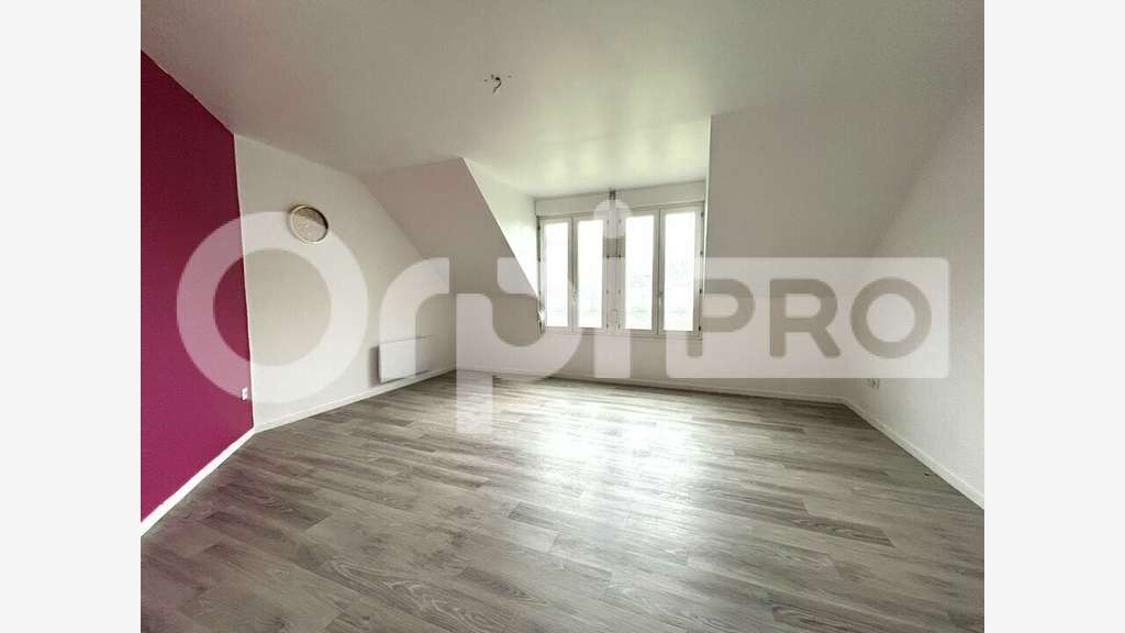 Location local professionnel de 68m² à Savignies