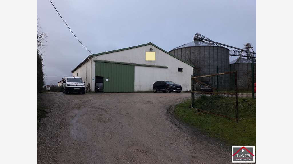 A louer local d'activité 170m² terrain 1900m² Sées