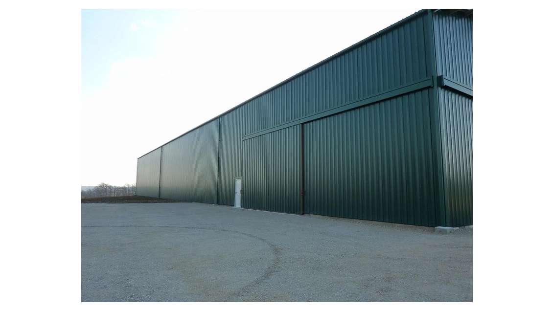 HANGAR DE STOCKAGE DE 1200 M² À LOUER À SE