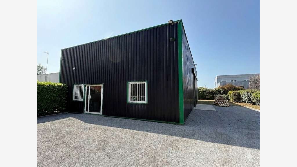 Cellule 80m² à louer Zone de Laubian à Seignosse