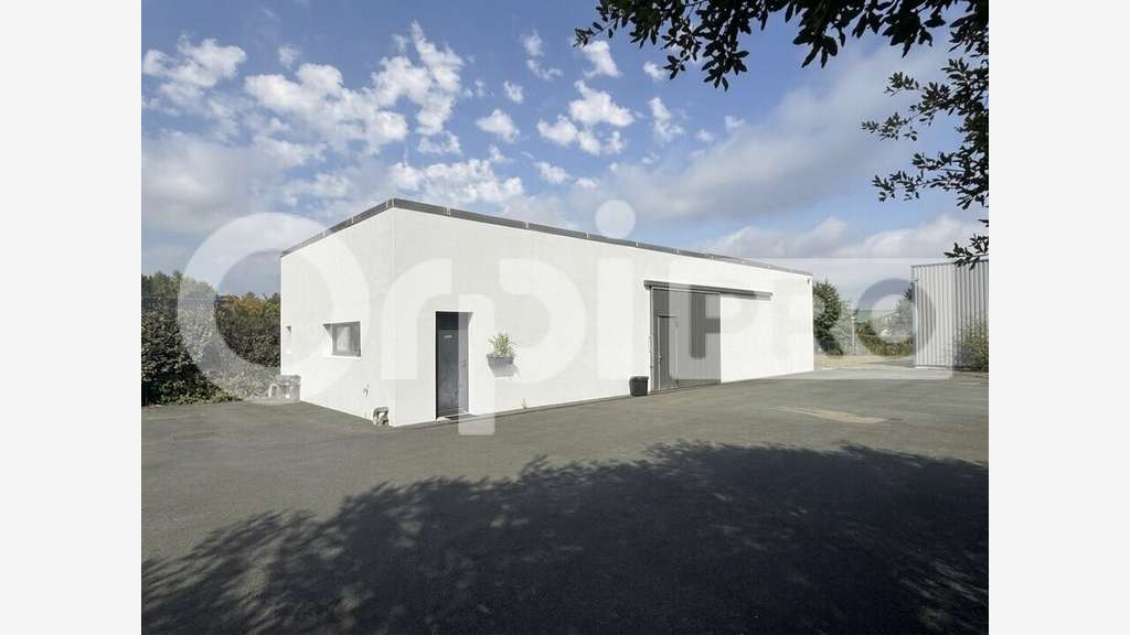 A louer local idéal stockage de 157m² à Seignosse 