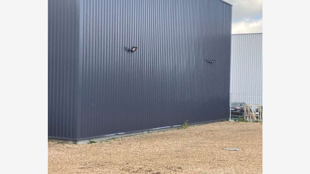 A louer local 650m² emplacement stratégique Semoy 