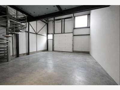 Local mixte artisanal 97m² en ZA à Séné