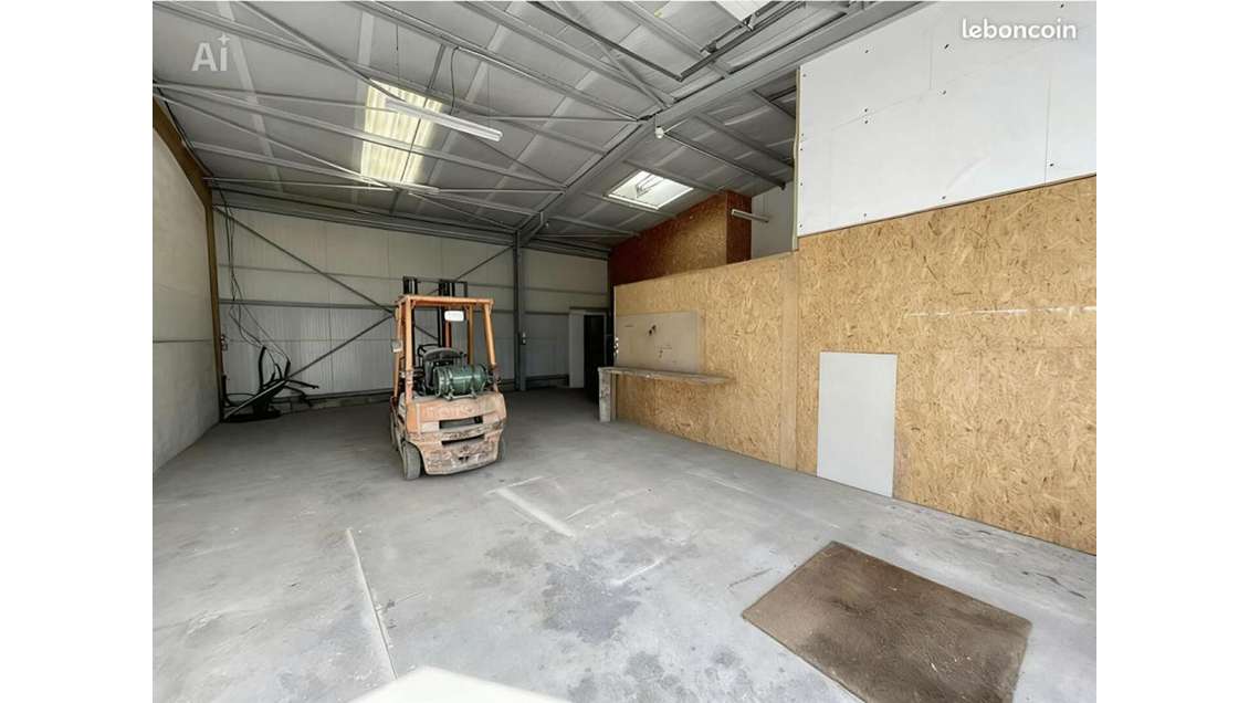 Local d'activité 100m² stockage à Fleurines