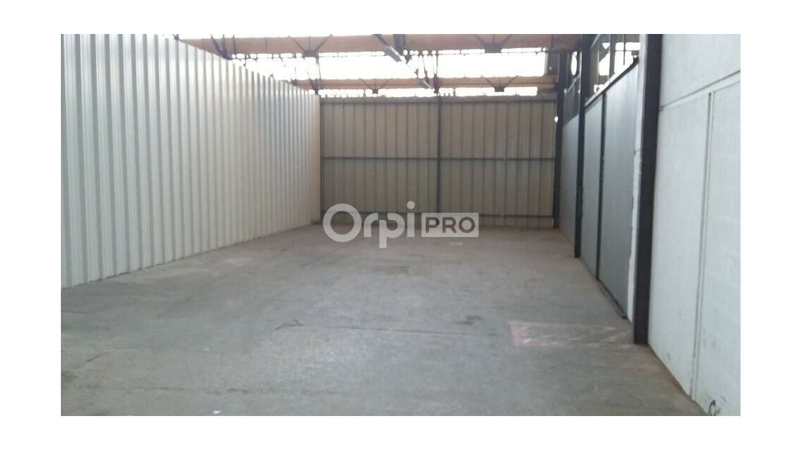 Local d'activité 192m² à louer à Senlis 