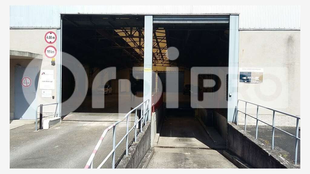 Local d'activité / stockage 90m² à louer à Senlis 