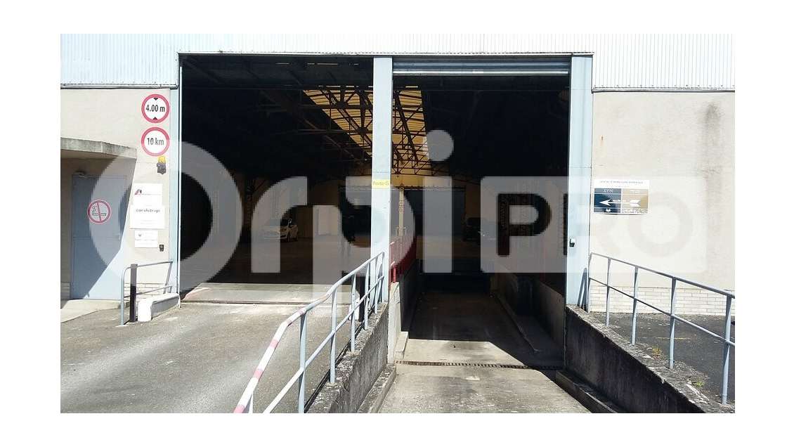 Local d'activité / stockage 90m² à louer à Senlis 