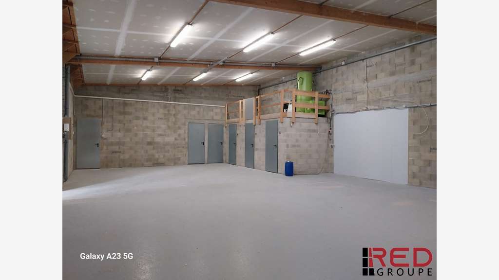 LOCAL ARTISANT ∕ ENTREPOT / PETIT STOCKAGE