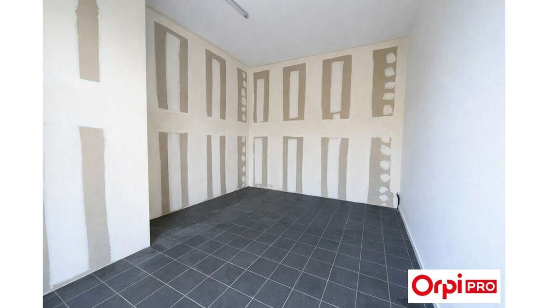 A louer local activité 27,3m² à Sérézin-du-Rhône
