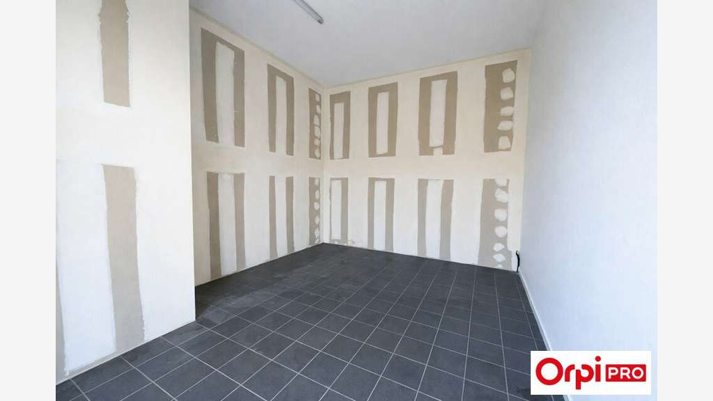 A louer local activité 27,3m² à Sérézin-du-Rhône