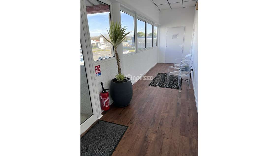 A louer grand local 95m² à Serres-Castet