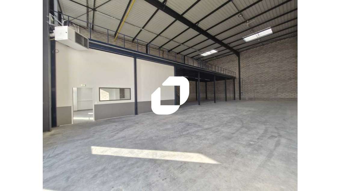 A louer Local d'activité 601m² Serris