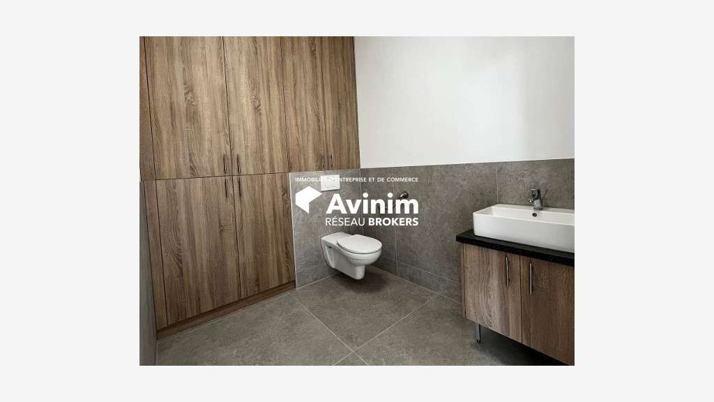 A louer local d'activité 601m² neuf ZI de Serris