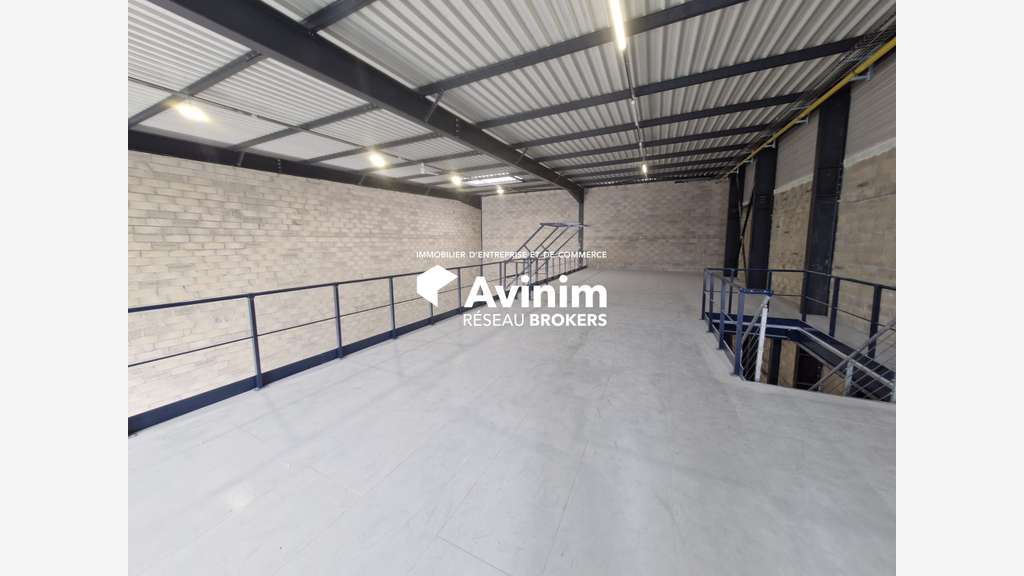 A louer local d'activité 601m² neuf ZI de Serris