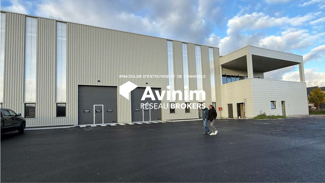 Local d'activité de 601 m² Neuf
