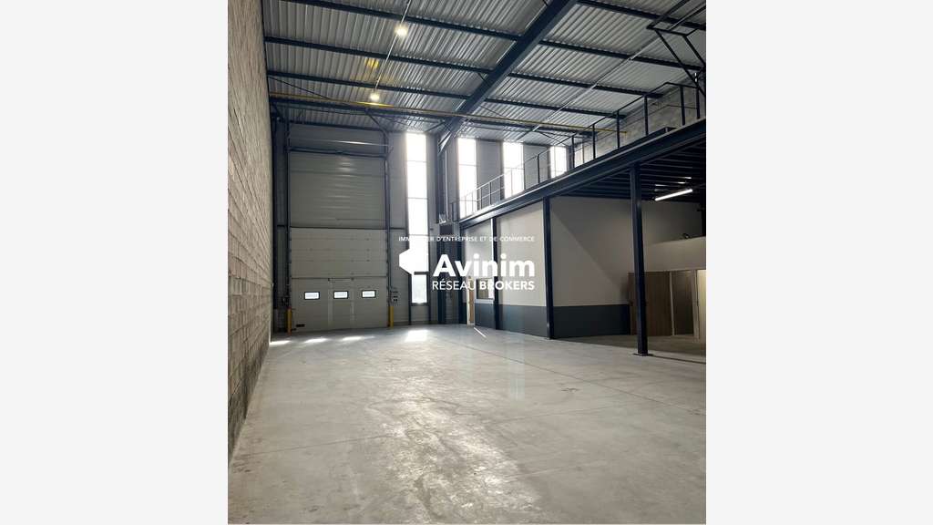 A louer local d'activité 601m² neuf ZI de Serris