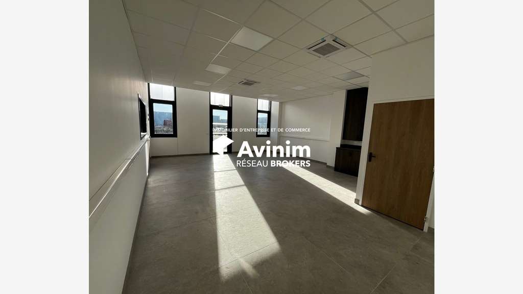 A louer local d'activité 601m² neuf ZI de Serris
