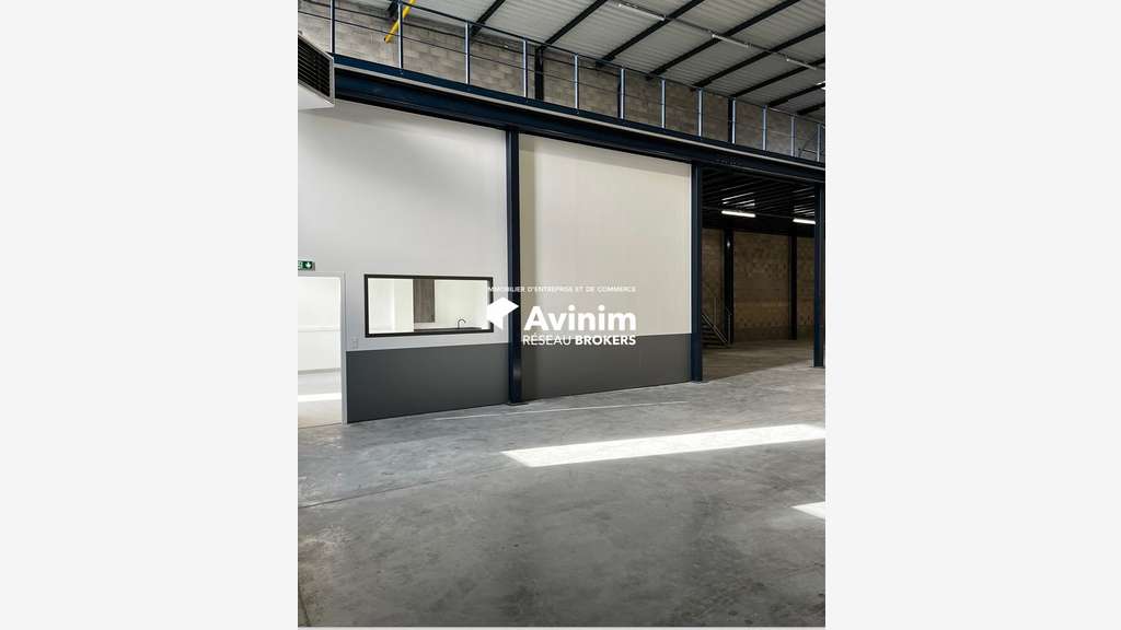 A louer local d'activité 601m² neuf ZI de Serris