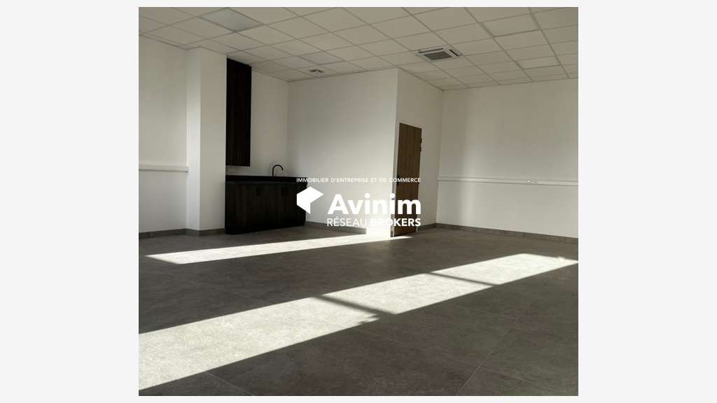 A louer local d'activité 601m² neuf ZI de Serris