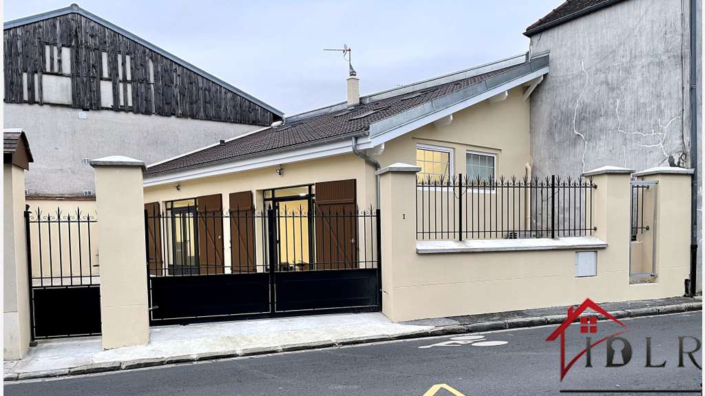 Loue appart + local 140m² au centre de Servon