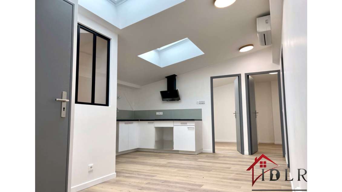 Loue appart + local 140m² au centre de Servon