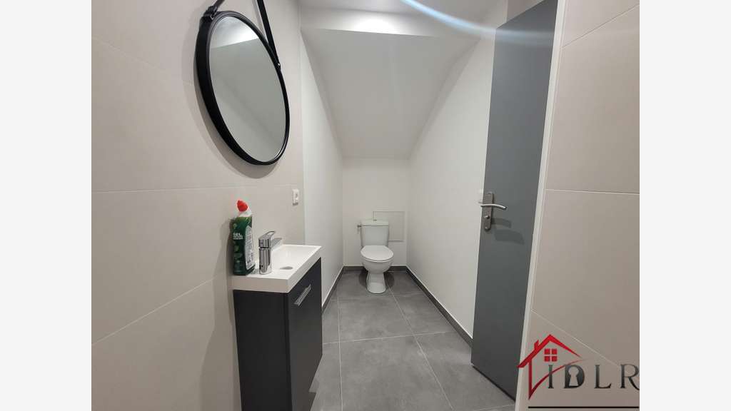 Loue appart + local 140m² au centre de Servon