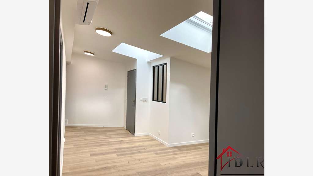 Loue appart + local 140m² au centre de Servon