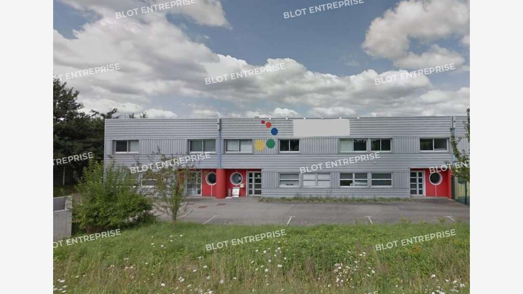 A louer local d'activités 240m² axe Rennes-Paris
