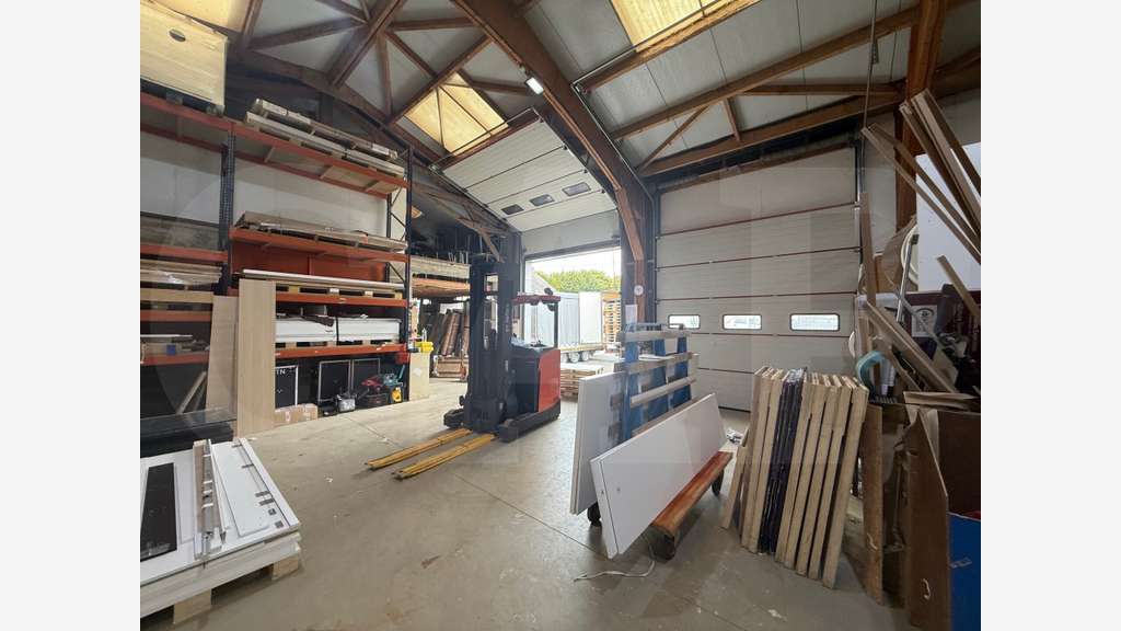 Loue bâtiment d'activités 910m² Servon-sur-Vilaine