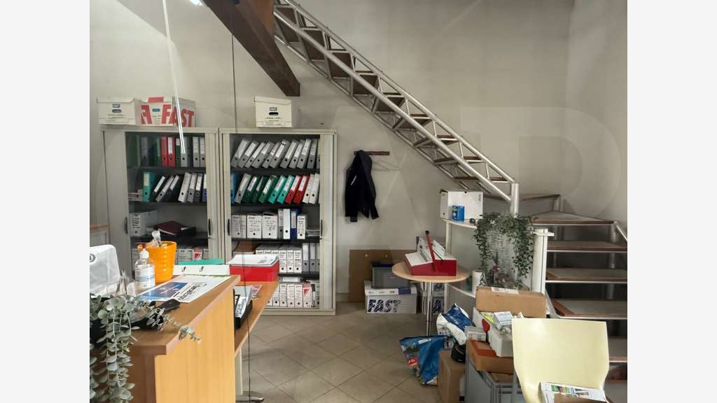 Loue bâtiment d'activités 910m² Servon-sur-Vilaine