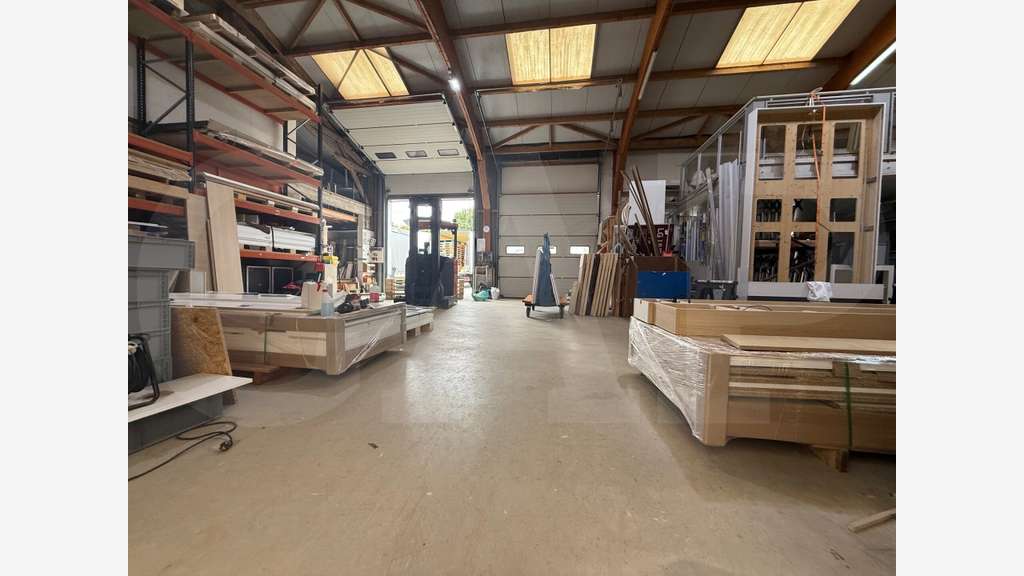 Loue bâtiment d'activités 910m² Servon-sur-Vilaine