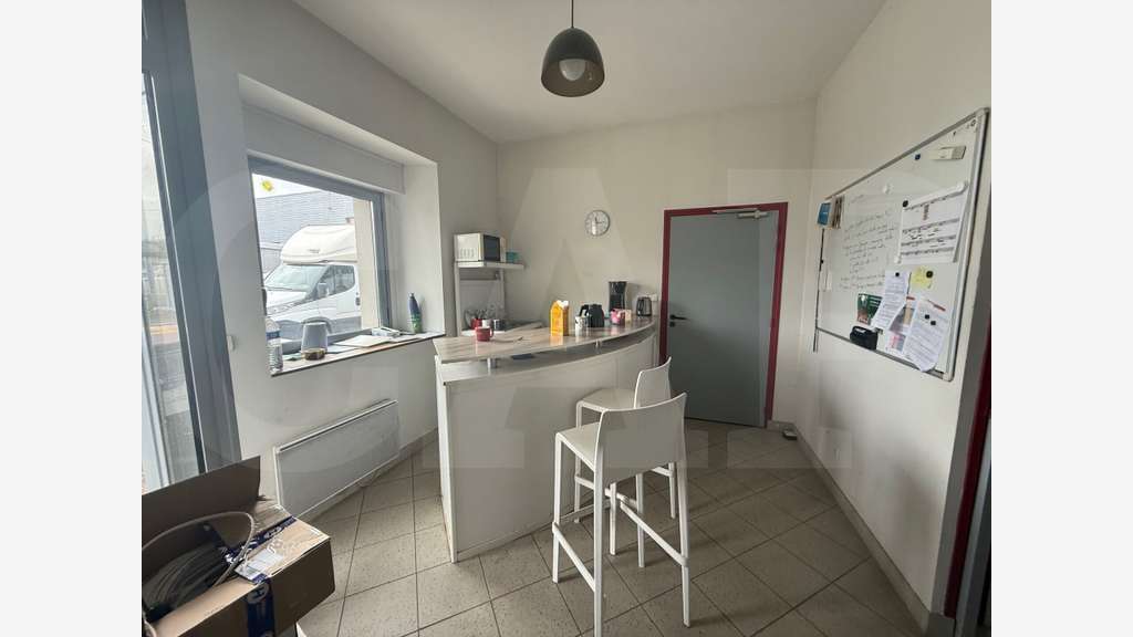 Loue bâtiment d'activités 910m² Servon-sur-Vilaine