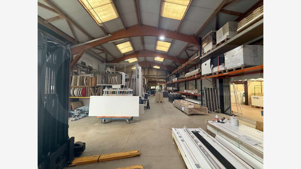 Loue bâtiment d'activités 910m² Servon-sur-Vilaine