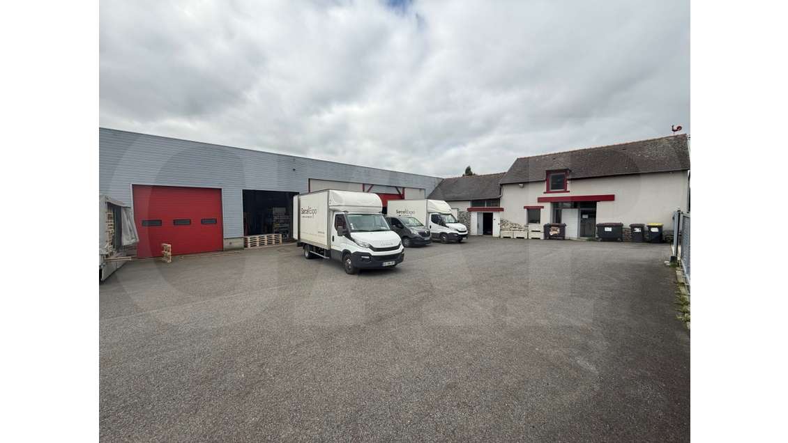 Loue bâtiment d'activités 910m² Servon-sur-Vilaine