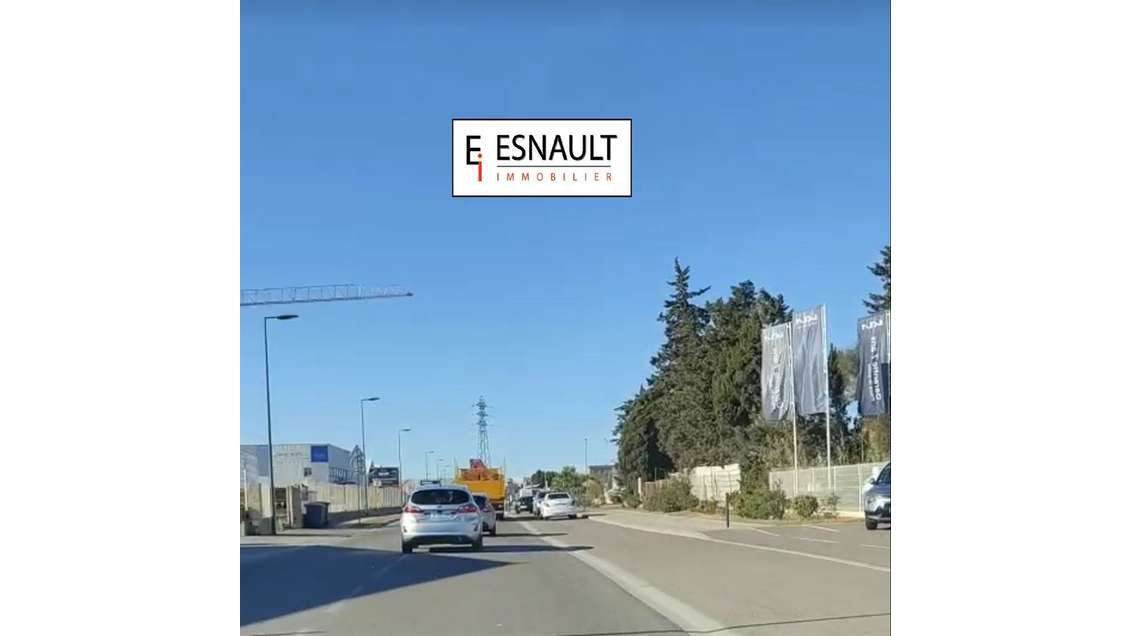 Entrepôt 278m² à louer à Sète zone artisanale