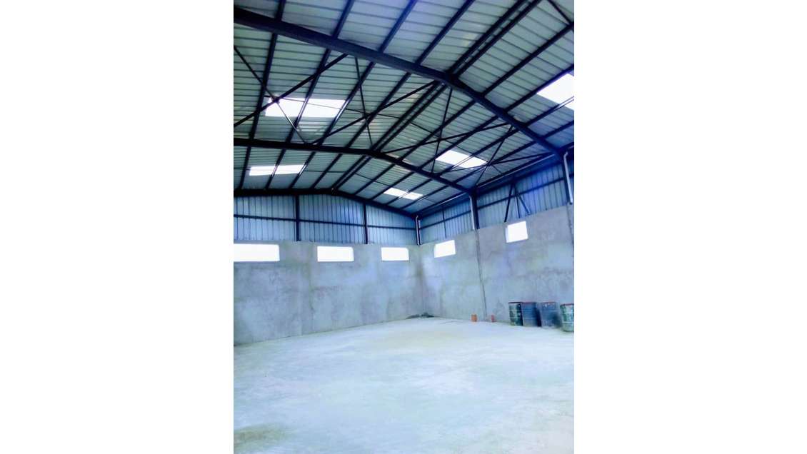 Entrepôt 600m² à louer en zone artisanale de Sète 