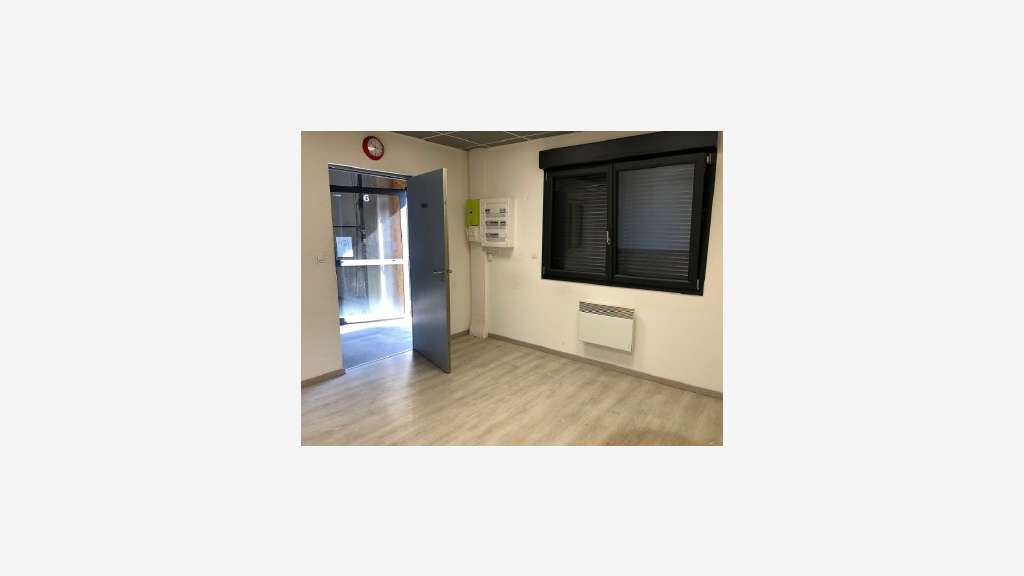 À louer locaux d'activité de 300m² à Setques