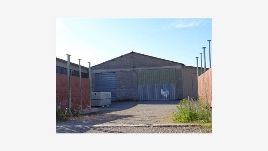 À Louer ou à vendre – Local d'Activités de 800 m² 