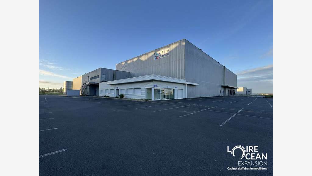 A louer bâtiment ind. 6500m² Sèvremoine accès PL