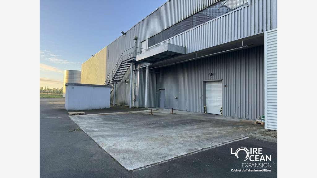 A louer bâtiment ind. 6500m² Sèvremoine accès PL