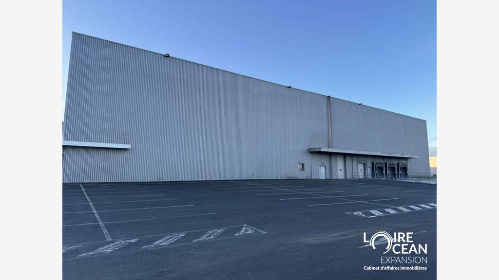 A louer bâtiment ind. 6500m² Sèvremoine accès PL