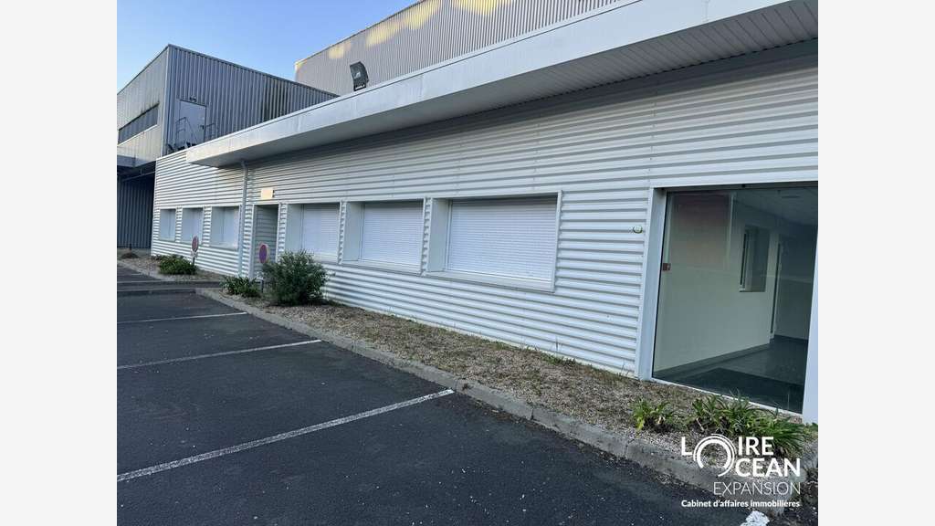 A louer bâtiment ind. 6500m² Sèvremoine accès PL