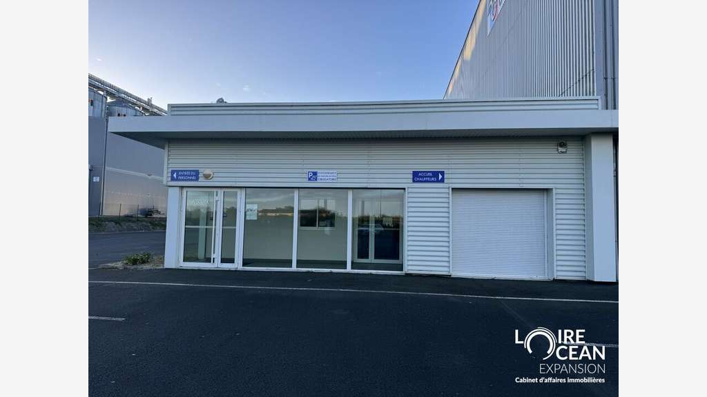 A louer bâtiment ind. 6500m² Sèvremoine accès PL
