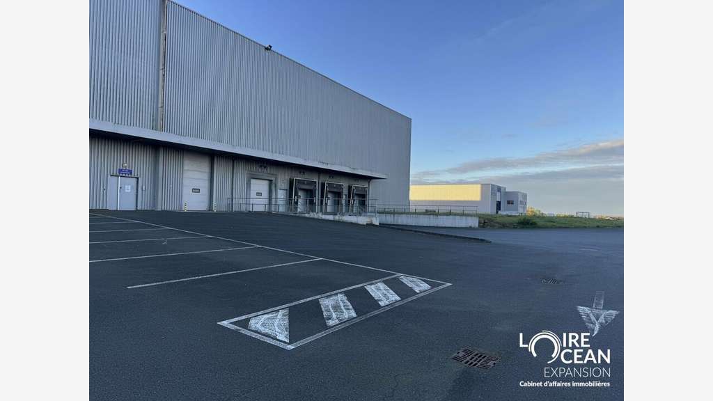 A louer bâtiment ind. 6500m² Sèvremoine accès PL